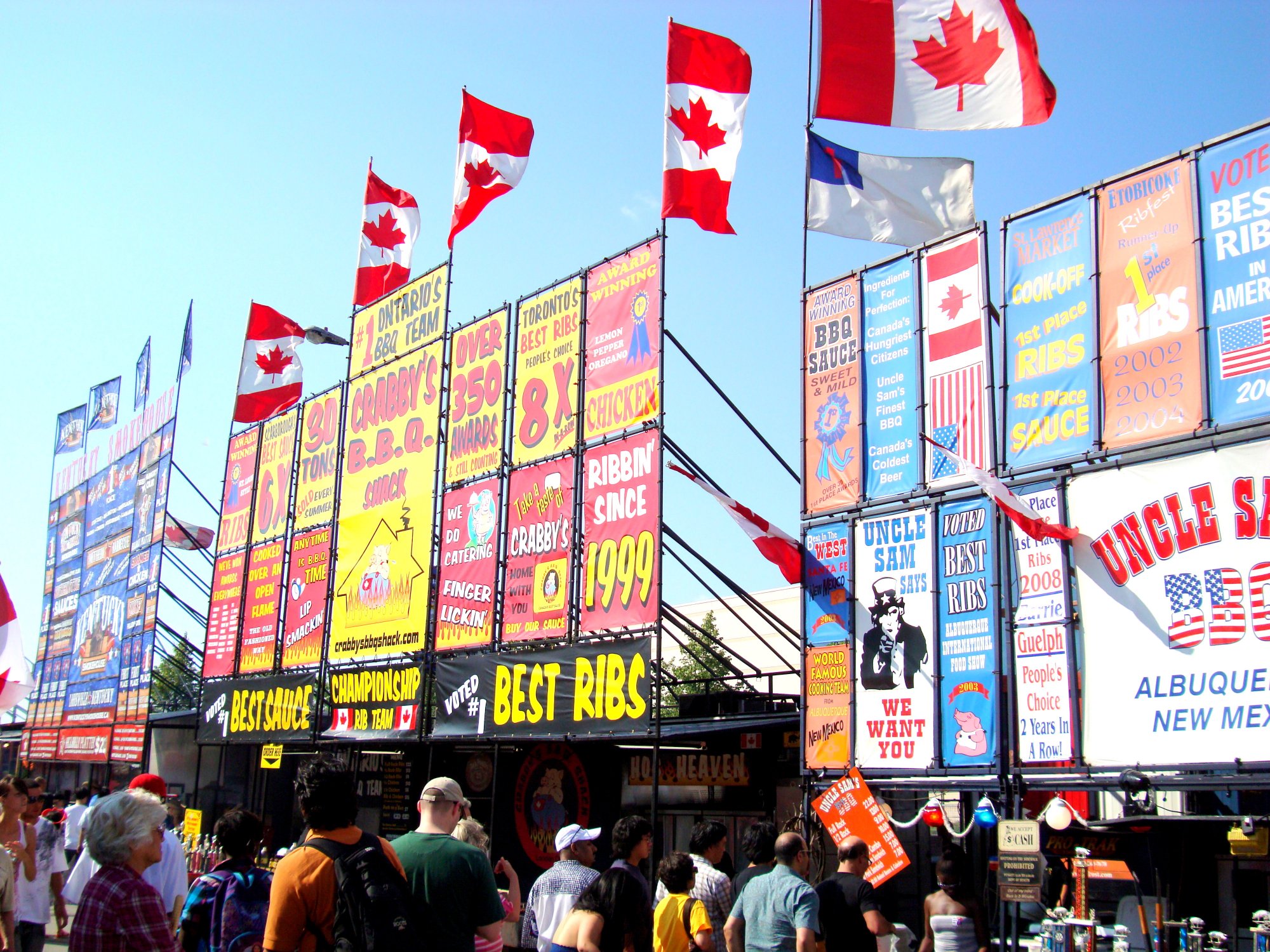 Rotary Ribfest Best Ribs Crowds photo by I Lee 16Jul10