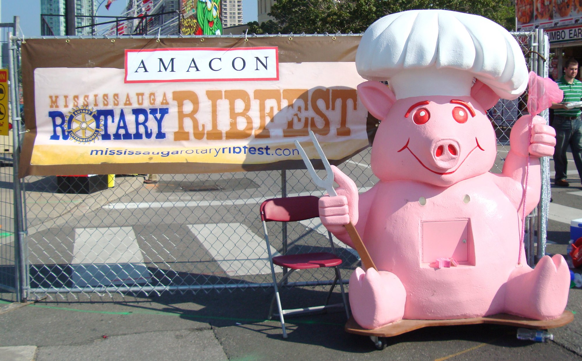 Rotary Ribfest Pig photo by I Lee 16Jul10