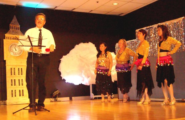 Ron Da Roza with Dancers