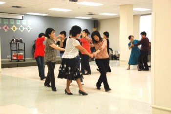 International Folk Dancing, Yee Hong Centre, 2008, photos by Kathy Lin