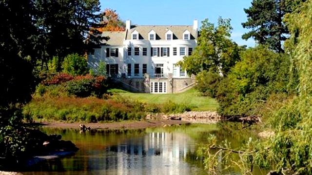 Holcim Waterfront Estate Google image from https://www.mississauga.com/news-story/6507965-holcim-waterfront-estate-to-be-renamed-harding-waterfront-estate/