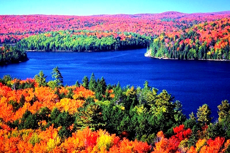 Muskoka-lakes-in-the-fall image source: muskokavacationhouse.com