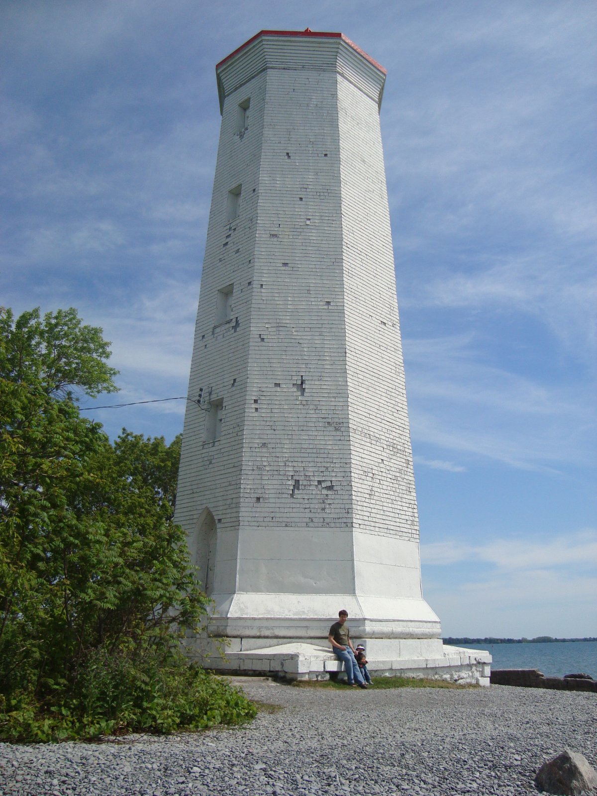 Presqu'ile Lighthouse Google image from http://cottageonwheels.files.wordpress.com/2009/06/dsc007691.jpg