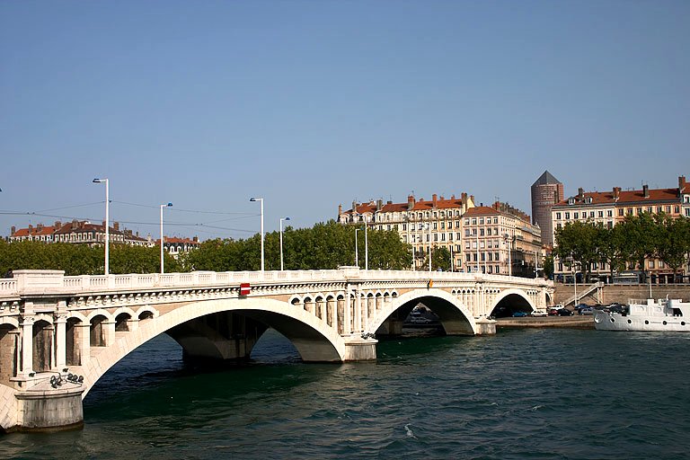 Roane, Lyon, France Google image from http://photoenligne.free.fr/Rhone/Lyon/QuaisRhone/N14560.jpg