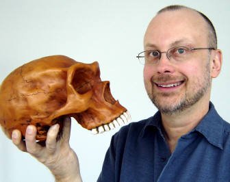 Robert Sawyer with Skull, image from http://www.sfwriter.com/egsawyer.htm