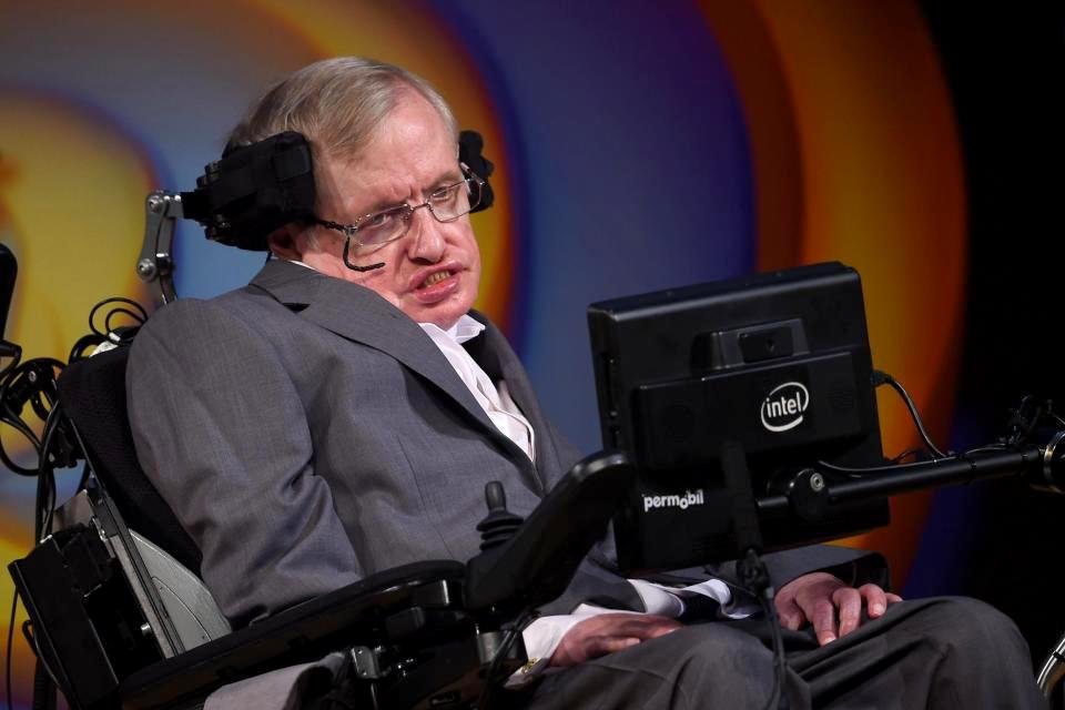 https://www.thesun.co.uk/news/5232508/from-killer-robots-to-donald-trump-five-ways-stephen-hawking-has-predicted-the-world-will-end/ APOCALYPSE HOW? From killer robots to Donald Trump, five ways Stephen Hawking has predicted the world will end. The world famous physicist says we must act now to prevent our extinction. By Jay Akbar, 29 Dec 2017 What do robots, nuclear and Donald Trump have in common? Photo credits: PA/Press Association