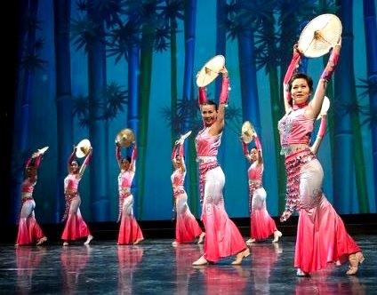 Chinese Dance performance by MCAO Google image from http://culturedays.ca/en/2015-activities/view/55b7d774-9af0-4b4e-81cf-5c2d4c4a89be