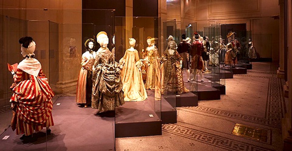 Fashion Museum Google image from http://i1.wp.com/www.fashionandtextilemuseums.com/wp-content/uploads/2014/06/mode-text-revolution-fashion--960x600.jpg