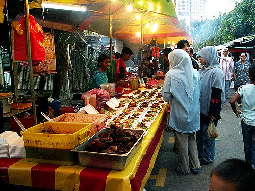 Pasar Malam Google image from http://farm1.static.flickr.com/76/200951202_5cb20b757f.jpg