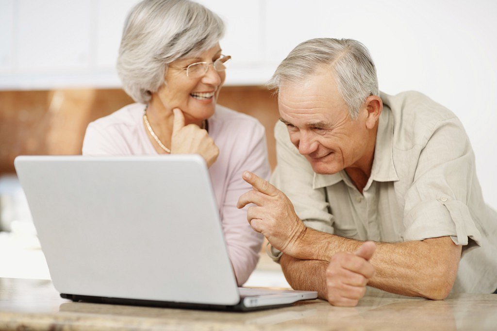 Seniors on Computer Google image from http://blog.zoom.us/wordpress/wp-content/uploads/2013/11/seniors-on-computer-1024x682.jpg