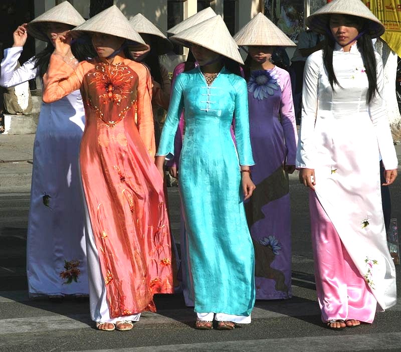 Vietnames Ladies Google image from http://www.clickdreaming.com/fotos_galeries/4/vietnam49.jpg