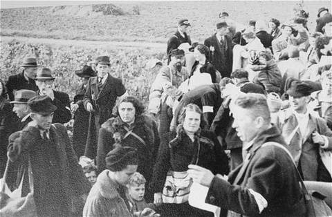 Dutch Jews arriving at Westerbork transit camp, 1942 Google image from http://history1900s.about.com/library/holocaust/blwesterbork9.htm